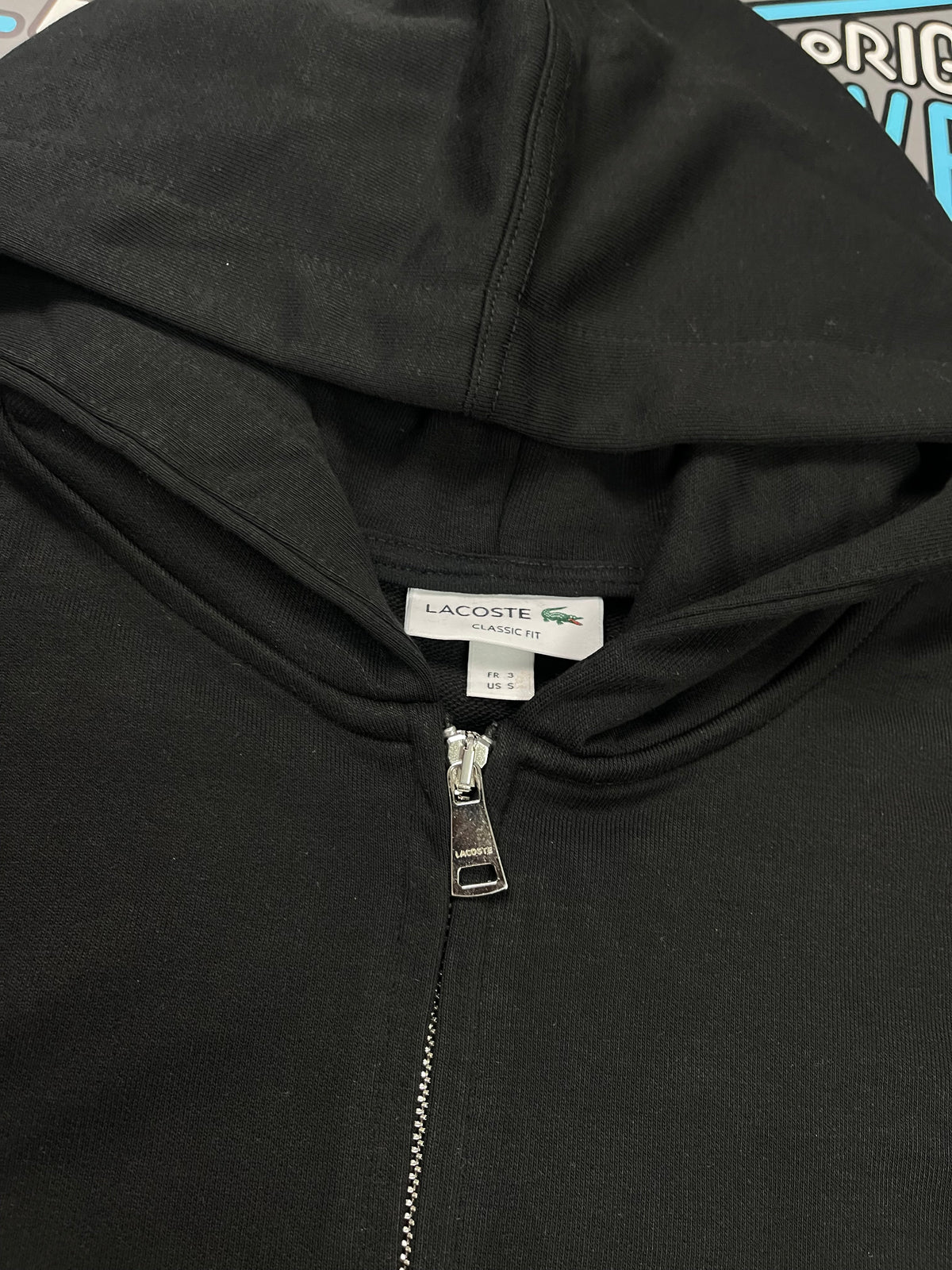Lacoste “Full Black” дукс &mdash; Слика 3 од 4