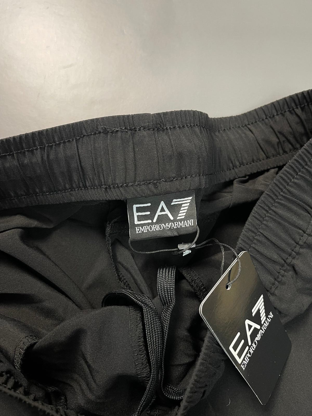 EA7 Шорц &mdash; Слика 3 од 3