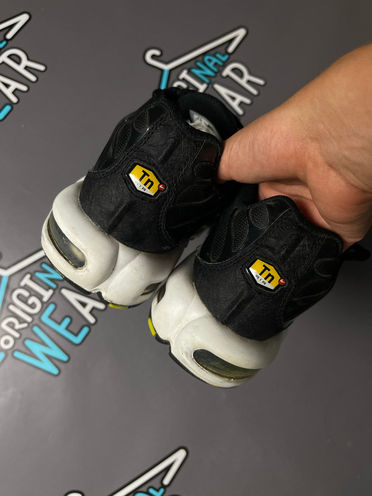 Nike Air Max TN Plus “Black/Volt” &mdash; Слика 4 од 6